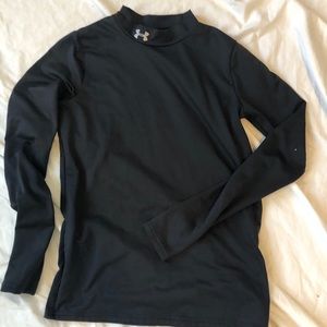 Black fitted under armour shirt :)